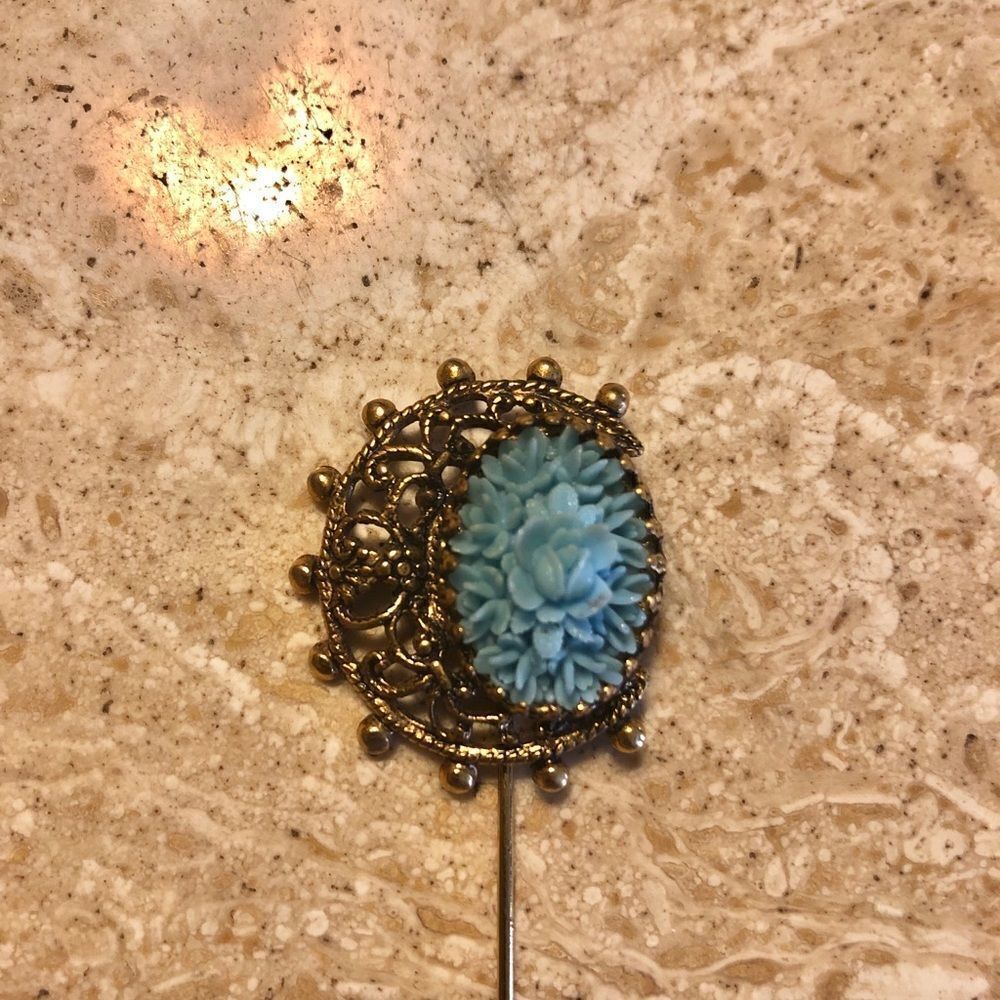 Stick pin gold tone carved turquoise color flower